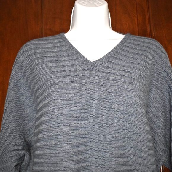 Womens Knit Sweaters Set of 2 Size XS Pink Blue V-Neck Open Back - Picture 6 of 16